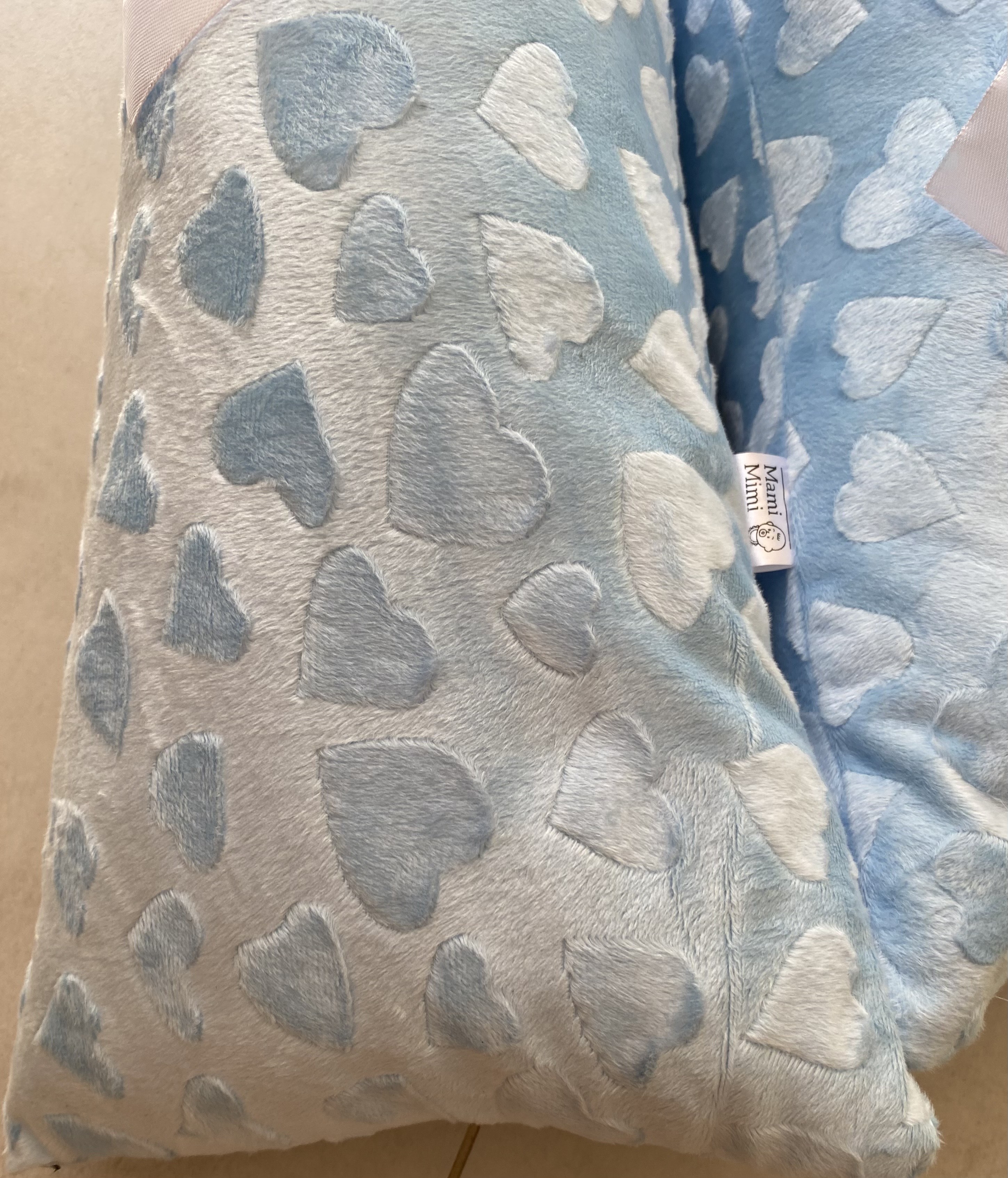 Těhotenský polštář minky modrá srdíčka