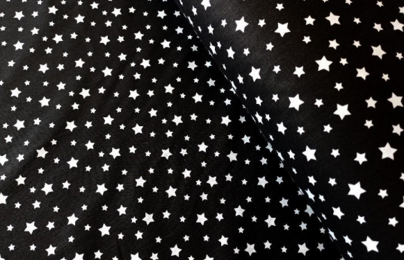 Těhotenský polštář bílé hvězdičky na černé